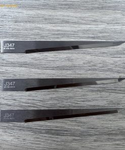 Dao cắt xốp J347 có thiết kế lưỡi dài, mảnh và sắc bén, kích thước 68 x 6,35 mm, độ dày 1 mm, lưỡi cắt 55 mm. Sản phẩm phù hợp gia công xốp, foam, mút và các vật liệu tương tự, đáp ứng nhu cầu cắt chính xác, nhanh chóng và hiệu quả.