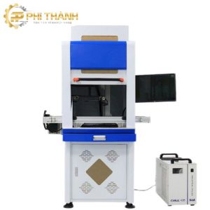 Máy khắc laser UV 355nm là giải pháp đánh dấu sản phẩm có độ chính xác cao, sử dụng tia laser tử ngoại để tạo logo, mã QR, mã vạch, số seri và ký hiệu trên nhiều loại vật liệu. Với ưu điểm vùng tác động nhiệt nhỏ, đường khắc sắc nét và khả năng xử lý các chi tiết nhỏ, máy khắc laser UV được ứng dụng rộng rãi trong ngành điện tử, nhựa, kính, bao bì, linh kiện và sản xuất công nghiệp.