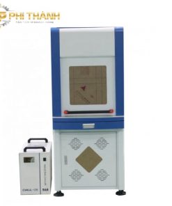 Máy khắc laser UV 355nm là giải pháp đánh dấu sản phẩm có độ chính xác cao, sử dụng tia laser tử ngoại để tạo logo, mã QR, mã vạch, số seri và ký hiệu trên nhiều loại vật liệu. Với ưu điểm vùng tác động nhiệt nhỏ, đường khắc sắc nét và khả năng xử lý các chi tiết nhỏ, máy khắc laser UV được ứng dụng rộng rãi trong ngành điện tử, nhựa, kính, bao bì, linh kiện và sản xuất công nghiệp.