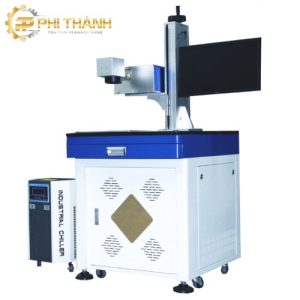 Máy khắc laser UV 355nm là giải pháp đánh dấu sản phẩm có độ chính xác cao, sử dụng tia laser tử ngoại để tạo logo, mã QR, mã vạch, số seri và ký hiệu trên nhiều loại vật liệu. Với ưu điểm vùng tác động nhiệt nhỏ, đường khắc sắc nét và khả năng xử lý các chi tiết nhỏ, máy khắc laser UV được ứng dụng rộng rãi trong ngành điện tử, nhựa, kính, bao bì, linh kiện và sản xuất công nghiệp.