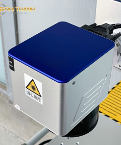 Máy khắc laser UV 355nm là giải pháp đánh dấu sản phẩm có độ chính xác cao, sử dụng tia laser tử ngoại để tạo logo, mã QR, mã vạch, số seri và ký hiệu trên nhiều loại vật liệu. Với ưu điểm vùng tác động nhiệt nhỏ, đường khắc sắc nét và khả năng xử lý các chi tiết nhỏ, máy khắc laser UV được ứng dụng rộng rãi trong ngành điện tử, nhựa, kính, bao bì, linh kiện và sản xuất công nghiệp.