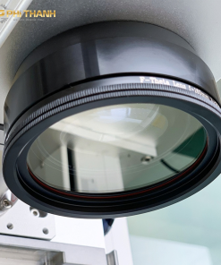 Máy khắc laser UV 355nm là giải pháp đánh dấu sản phẩm có độ chính xác cao, sử dụng tia laser tử ngoại để tạo logo, mã QR, mã vạch, số seri và ký hiệu trên nhiều loại vật liệu. Với ưu điểm vùng tác động nhiệt nhỏ, đường khắc sắc nét và khả năng xử lý các chi tiết nhỏ, máy khắc laser UV được ứng dụng rộng rãi trong ngành điện tử, nhựa, kính, bao bì, linh kiện và sản xuất công nghiệp.