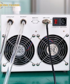 Máy khắc laser UV 355nm là giải pháp đánh dấu sản phẩm có độ chính xác cao, sử dụng tia laser tử ngoại để tạo logo, mã QR, mã vạch, số seri và ký hiệu trên nhiều loại vật liệu. Với ưu điểm vùng tác động nhiệt nhỏ, đường khắc sắc nét và khả năng xử lý các chi tiết nhỏ, máy khắc laser UV được ứng dụng rộng rãi trong ngành điện tử, nhựa, kính, bao bì, linh kiện và sản xuất công nghiệp.