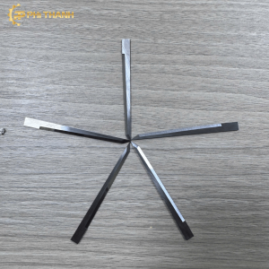 Dao 80x6x1.5mm là loại lưỡi dao chuyên dụng dùng cho máy cắt CNC tự động, được ứng dụng trong ngành may mặc, da giày, sofa, nệm và nhiều lĩnh vực gia công vật liệu mềm. Phù hợp với nhiều loại đầu dao CNC.